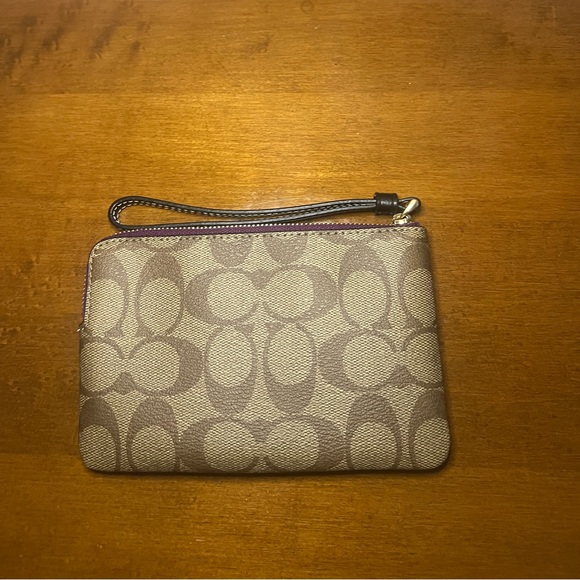 Coach Villains corner zip wristlet new without tag - Picture 2 of 4